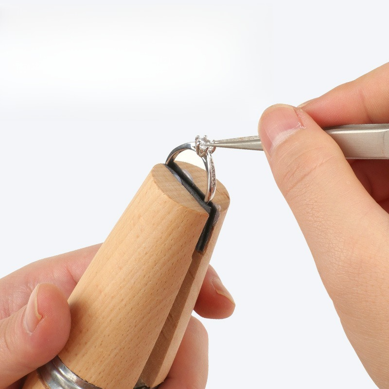 ジュエリーのセッティングやマイクロカービング用の傷のつかない - Ring Clamp Wood Jewelry Setting Tool のレビューと価格