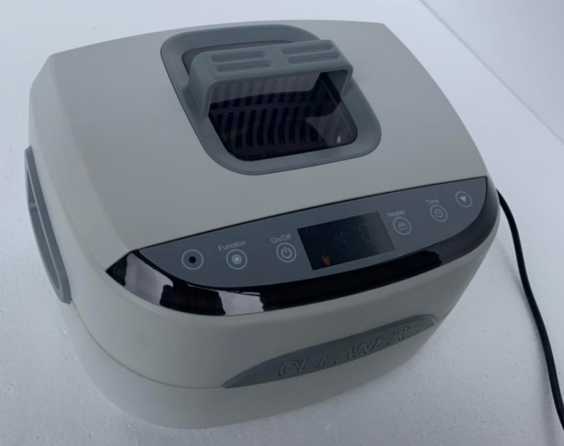効率的な超音波洗浄機。デジタル制御式で、タイマー機能と加熱機 - Ultrasonic Jewelry Cleaner Digital Timer のレビューと価格